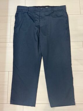 Amazon Essentials Men's Dress Pants in Navy